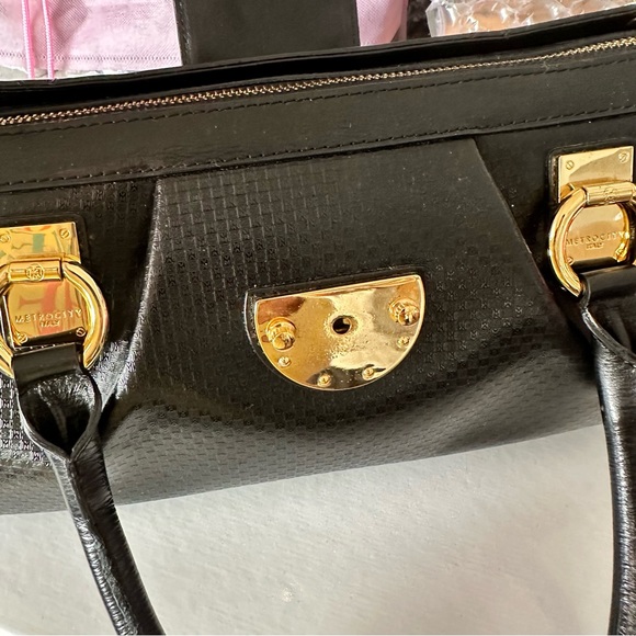 Metro City ITALY HANDBAG $400 Retail - Picture 11 of 14